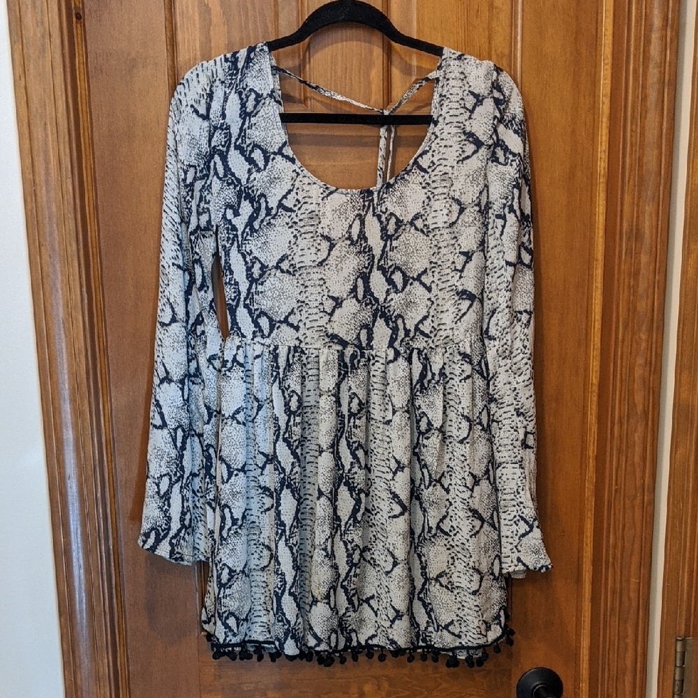 Tobi Blue White baby doll Mini Dress flared sleeves Small snake print